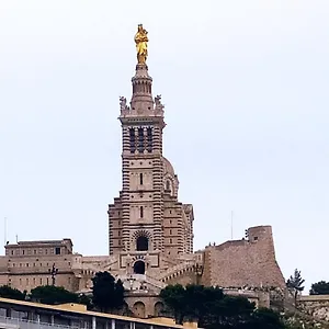 t2-vue-sur-la-basilique-de-notre-dame-de-la-garde.fr-provencehotel.com/